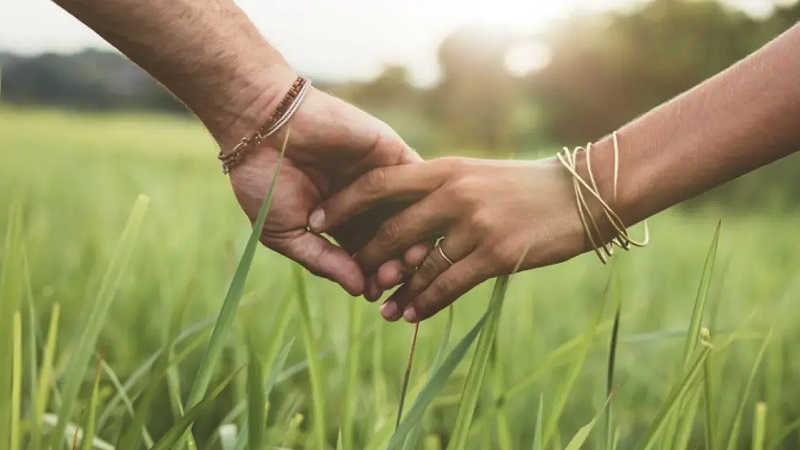 همدلی و از خودگذشتگی در تعریف عشق در روانشناسی